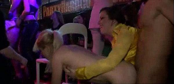  Girls blowjob cocks on disco